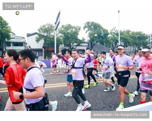 神级反应瞬间!运动员惊险救球引爆现场热潮! 神级反应瞬间!运动员惊险救球引爆现场热潮!